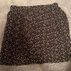 Skirt medium but fits like a large